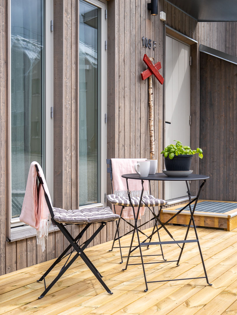 Villa Vistes altan på sommaren